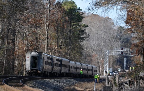 Four Suffer Injuries as Amtrak Train Derails in South Carolina